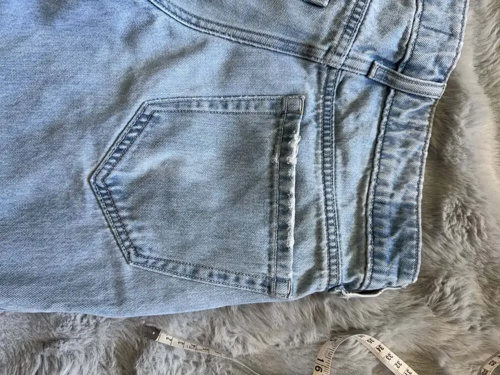 Y2K Style Hollister Low-Rise Baggy Light Wash Jeans - Picture 6 of 7